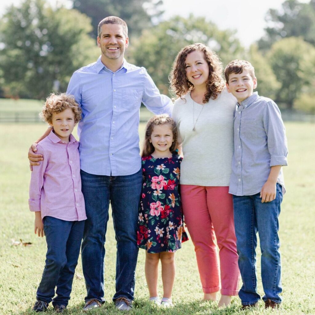 Alumni 27 GonzalezFamily1 CreditDianaGordonPhotography e1757358949982